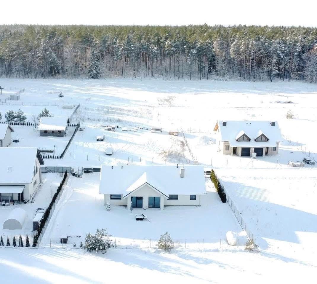 Spokojne osiedle u granicy lasu